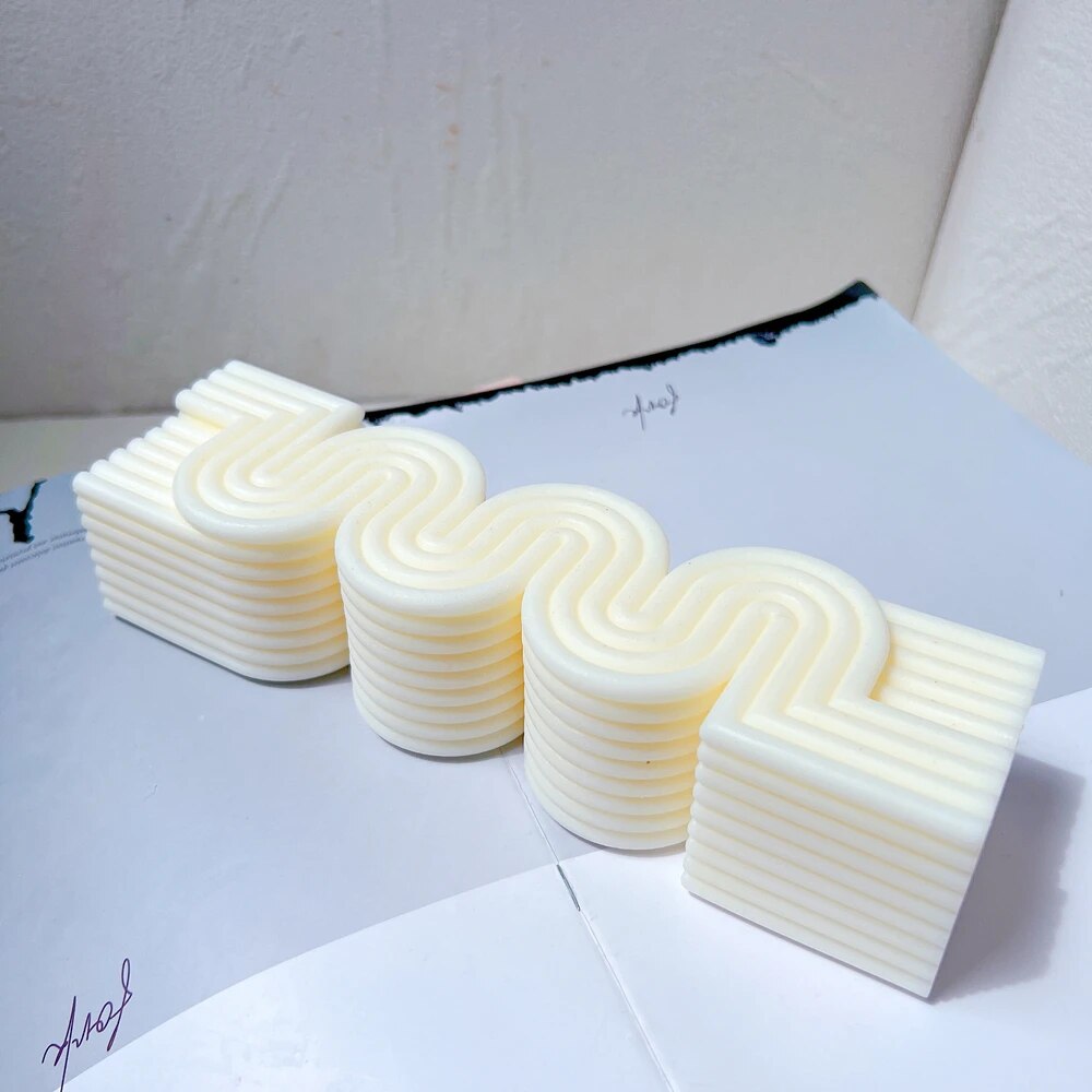 Aesthetic Wave Stripped Pillar S Shape Candle Mould